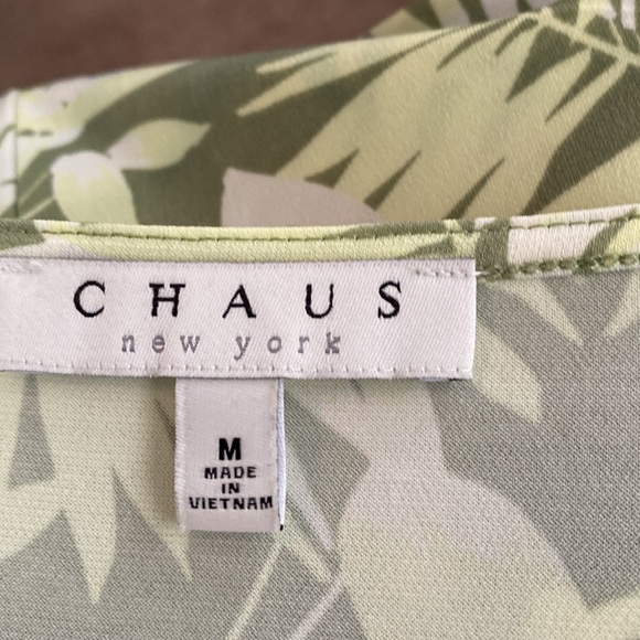 Beautiful summer Pull over TOP M $20 - Picture 4 of 4